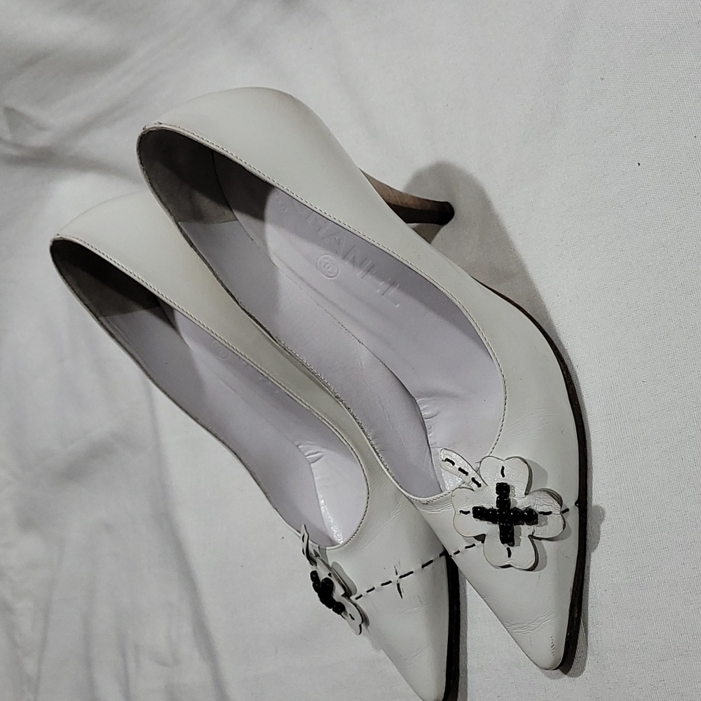 Chanel heel shoes  sz 35c - Picture 2 of 15